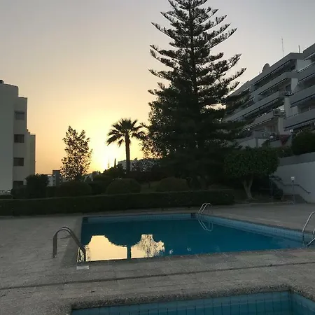 2 Bed With Pool, Beachfront דירה *