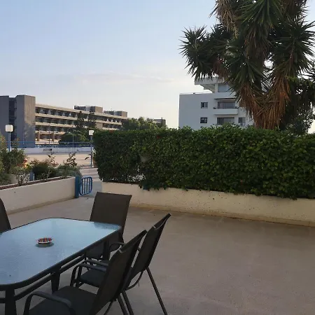 דירה 2 Bed With Pool, Beachfront לימסול