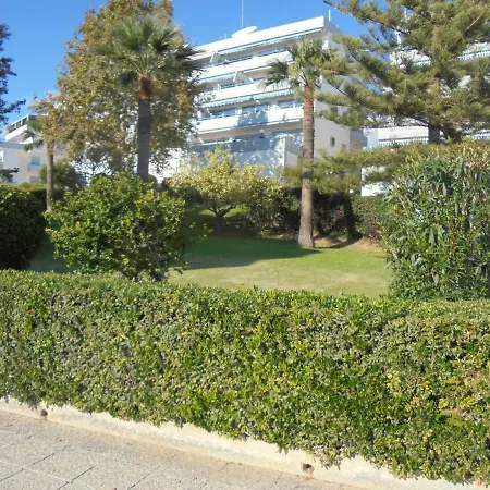 2 Bed With Pool, Beachfront Apartment